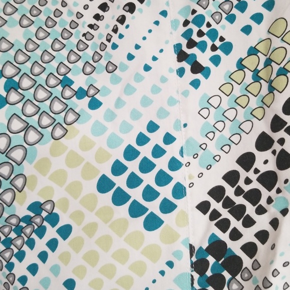 Gently used multi colored scrub top - Picture 3 of 4